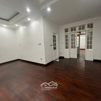 Chính Chủ Cần Nhượng Lại Căn Biệt Thự Tuyệt Đẹp Tại Quảng An, Tây Hồ, 160M2, Đường Rộng, Ô Tô Tránh