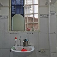 Bán Gấp Nhà 2 Xẹt Ngay Trung Tâm Q1, Nguyễn Văn Cừ- Giá Đầu Tư- 4.85 Tỷ- 1 Trệt 1 Lầu 0909113111