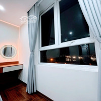 Em Cần Bán 3 Ngủ Nhà Đẹp, View Sông Hồng Cầu Vĩnh Tuy, Nội Thất Mới Đẹp. Liên Hệ: 0968 602 202