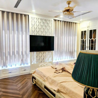 Nhà Em Cần Bán Căn Penhouse 400M2 Rất Đẹp
