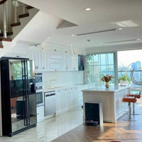 Nhà Em Cần Bán Căn Penhouse 400M2 Rất Đẹp