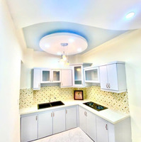 Hot! Nhà Siêu Xinh Chỉ 2.2 Tỷ Ngay Bến Xe Miền Đông! Xây 2 Tầng 39M2 Đường Quốc Lộ 13. Hẻm Oto, Shr