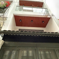Chủ Ngộp !!! Cần Bán Nhà Quận 10 Đường Hoà Bình Giá 4Tỉ550 73,6M2 (4,6*16)..Sổ Sẵn Gần Đầm Sen .!!!