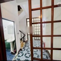 Cho thuê nhà Ở GĐ, NHÓM NGOAN ngõ 153 Chùa Láng, 4 tầng, 42m2, MT 4m, 4 ngủ, 12 Triệu