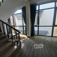 Cơ Hội Sở Hữu Nhà Đẹp Tại Quận 7 - Chỉ 15.9 Tỷ!