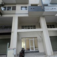 Bán Nhà Mặt Phố Tại Lê Hoàn, Tpm 6,8 Tỷ, 380M2, 6 Phòng Ngủ+ 6 Vệ Sinh Hướng Tây, Chính Chủ, Giá Bán 6.8 Ty