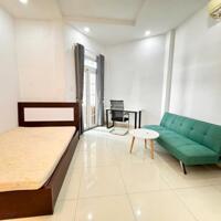 Cho thuê căn hộ ban công, Q10 || ngay Hoà Hảo || gần Đại học Kinh Tế (UEH B), Bệnh viện Đại học Y Dược, chợ Hồ Thị Kỷ
