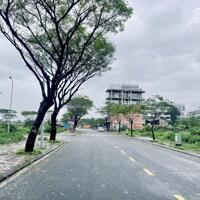 Bán Lô kẹp cây xanh 2 mặt tiền FPT City trục 9m5