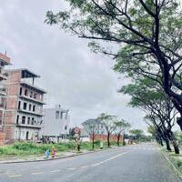 Bán Lô kẹp cây xanh 2 mặt tiền FPT City trục 9m5
