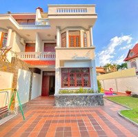 Biệt Thự Hồ Bơi, 5 Phòng, Thảo Điền, Đầy Đủ Nội Thất