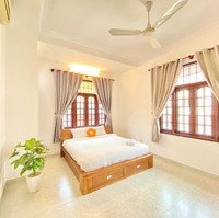 Biệt Thự Hồ Bơi, 5 Phòng, Thảo Điền, Đầy Đủ Nội Thất