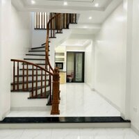 Nhà mới đón khách- Trung  tâm Hà Đông- 40m2- ô tô đỗ gần- 2 mặt thoáng