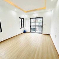 Cần cho thuê nhà nguyên căn ngõ Giáp Bát, Hoàng Mai 5 tầng, 40m2, 3 ngủ khép kín, 11 Triệu