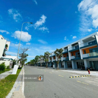 Bán Lô Đường 18M Gói 7 Mỹ Gia Đối Diện Shophouse The Cappella
Diện Tích 100M2 Ngang 5M
Đường Số 1