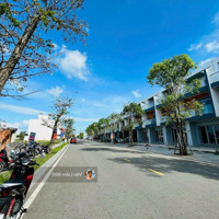 Bán Lô Đường 18M Gói 7 Mỹ Gia Đối Diện Shophouse The Cappella
Diện Tích 100M2 Ngang 5M
Đường Số 1