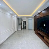 Bán nhà ngõ 42 Sài Đồng, Long Biên. Gần Hồ, khu ẩm thực. Thang Máy, Lô Góc, 50m x 6T.