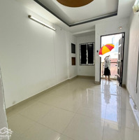Giá Hơn 4 Tỷ Nguyễn Văn Cừ Quận 1 -Diện Tích30M2 4 Tầng 3 Phòng Ngủhẻm 3M Cách Ô Tô 30M