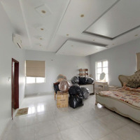 Bán Gấp Biệt Thự 5 Phòng Ngủở Trường Thọ, Thủ Đức, 130 Tỷ, 1177M2, Sổ Riêng.