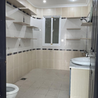 Văn Phòng Cho Thuê Cmt8 Q3 Có Bếp Chung