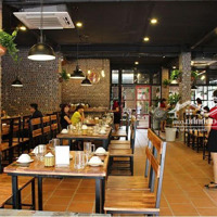 Cho Thuê Nhà Mặt Phố Phạm Tuấn Tài . Diện Tích: 180M2X7T. Mt: 9M