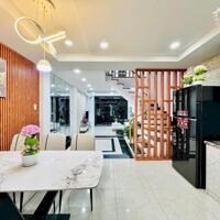 Bán nhà MT ngay khu Bàu Cát   DT:4.6x15m, Nhà mới 4 Tầng. Thuê 20tr/tháng. Giá 10.9 tỷ TL 