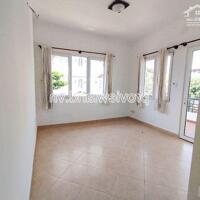 Cho thuê biệt thự khu compound, 3 tầng, hồ bơi, sân vườn, 350m2, 5PN
