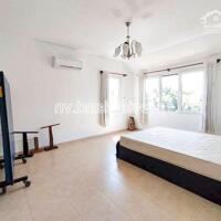 Cho thuê biệt thự khu compound, 3 tầng, hồ bơi, sân vườn, 350m2, 5PN