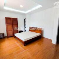 Cho thuê biệt thự khu compound, 3 tầng, hồ bơi, sân vườn, 350m2, 5PN