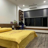 Bán Nhà Cạnh Hồ Phương Mai, 30M2, 5 Tầng, Giá Chỉ 5.8 Tỷ