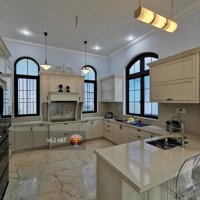 Bán Biệt Thự Ngay Quốc Hương, Thảo Điền, Quận 2.Diện Tích18X28 Cn 499M2 3 Tầng Sân Vườn Hồ Bơi Giá Bán 92 Tỷ