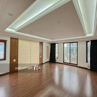 Bán Nhà Mặt Phố Hoàng Cầu, Lô Góc, Kinh Doanh Sầm Uất. Vỉ Hè Rộng, Giá Bán 68.8 Tỷ