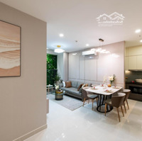 Căn 2 Phòng Ngủgóc, View Hồ Bơi, Landmark 81. Giá Bán 2.8 Tỷ. Liên Hệ: 0973 761 760