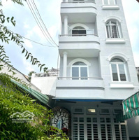 Chủ Định Cư Bán Gấp Nhà Siêu Đẹp +Hẽm Xe Hơilê Quang Định ,Bình Thạnh + Dt: 4,2 X15M, 3 Lầu + Giá:11 Tỷ