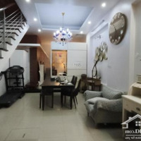 Cho Thuê Nhà Ngõ 12 Nguyễn Văn Huyên 75M2 X4T Ô Tô Đỗ Cửa