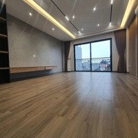 Chính Chủ Bán Nhà Đẹp Cầu Thang Máy Phố Trạm Long Biên Hà Nội 40M2