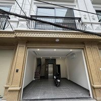 Chính Chủ Bán Nhà Đẹp Cầu Thang Máy Phố Trạm Long Biên Hà Nội 40M2