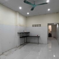 Cho thuê nhà nguyên căn ngõ 120 Tân Mai, 50m2, 2 tầng, 2 ngủ, 7 Triệu