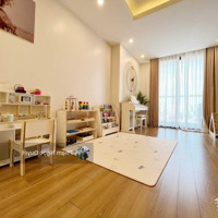 (Giá Thật) Chính Chủ Bán 65M2 + Căn Góc + Full Nội Thất Giá Bán 5 Tỷ 7 Chung Cư Cầu Giấy Center Point
