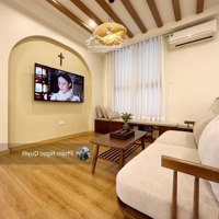 (Giá Thật) Chính Chủ Bán 65M2 + Căn Góc + Full Nội Thất Giá Bán 5 Tỷ 7 Chung Cư Cầu Giấy Center Point