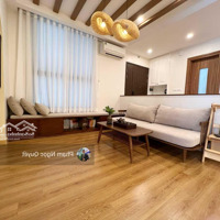 (Giá Thật) Chính Chủ Bán 65M2 + Căn Góc + Full Nội Thất Giá Bán 5 Tỷ 7 Chung Cư Cầu Giấy Center Point