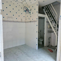 Bán Gấp Nhà Mặt Tiền Q10,Diện Tích12M2, Giá Bán 1 Tỷ 650, Shr, Không Huy Hoạch. Liên Hệ: 0938110169
