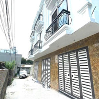 Nhà Đẹp Xuất Sắc Tại Phụng Châu Ô Tô Đỗ Cửa ,Diện Tích35M Mặt Tiền Rộng Giá Chỉ 2,35 Tỷ . Hỗ Trợ Bank