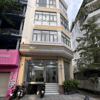 Cho Thuê Góc 2 Mặt Tiền Quận 1 Có Thang Máy - Ngang 7.7M - Rẻ Nhất Khu Vực