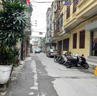Chính Chủ Bán Nhà Đường Trần Quốc Hoàn,Diện Tích51M2 Xmặt Tiền4.1M, 5 Tầng, Khu Phân Lô, Đường Rộng Oto
