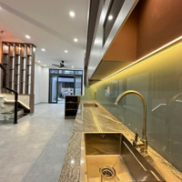 Nhà Phường 5 (Mới 100%) Với Kiến Trúc Tân Cổ Điển, Hẻm Đối Diện Nhà Hàng 3 Miền.