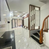Bán Nhà Phố Ngũ Nhạc, Thanh Trì , Hoàng Mai. Diện Tích: 34M2. 5 Tầng. Mt: 3,6M. Giá: 5,6 Tỷ. Liên Hệ: 0964835889