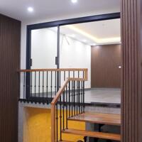 Bán nhà Giải Phóng giá 6 tỷ, diện tích 135m2, 2 tầng, mặt tiền 7m