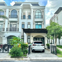 Thanh Toán 20% Nhận Nhà Ở Ngay . Vị Trí Nằm Ngay Quốc Lộ 1A View Sông Vàm Cỏ Tây. Cách Aeon 200M.