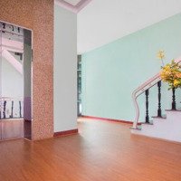 Cần Bán Khách Sạn Mặt Tiền Tttp Huế