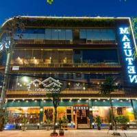 Cho Thuê Mặt Phố Hàng Gà 170M2 Nhà Xây 3.5 Tầng Nhà Đẹp Mặt Tiền 7M Cực Đẹp